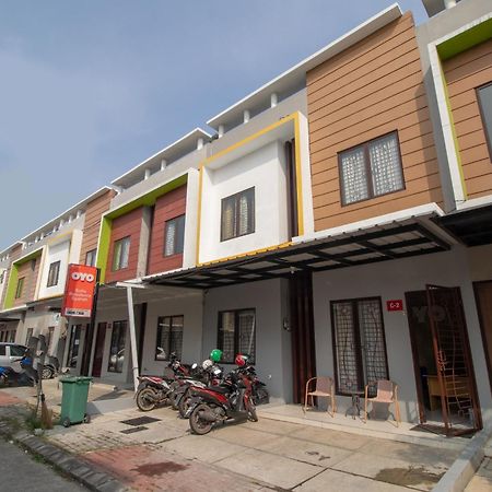 Oyo 3253 Sofia Residence Telukjambe Exterior foto