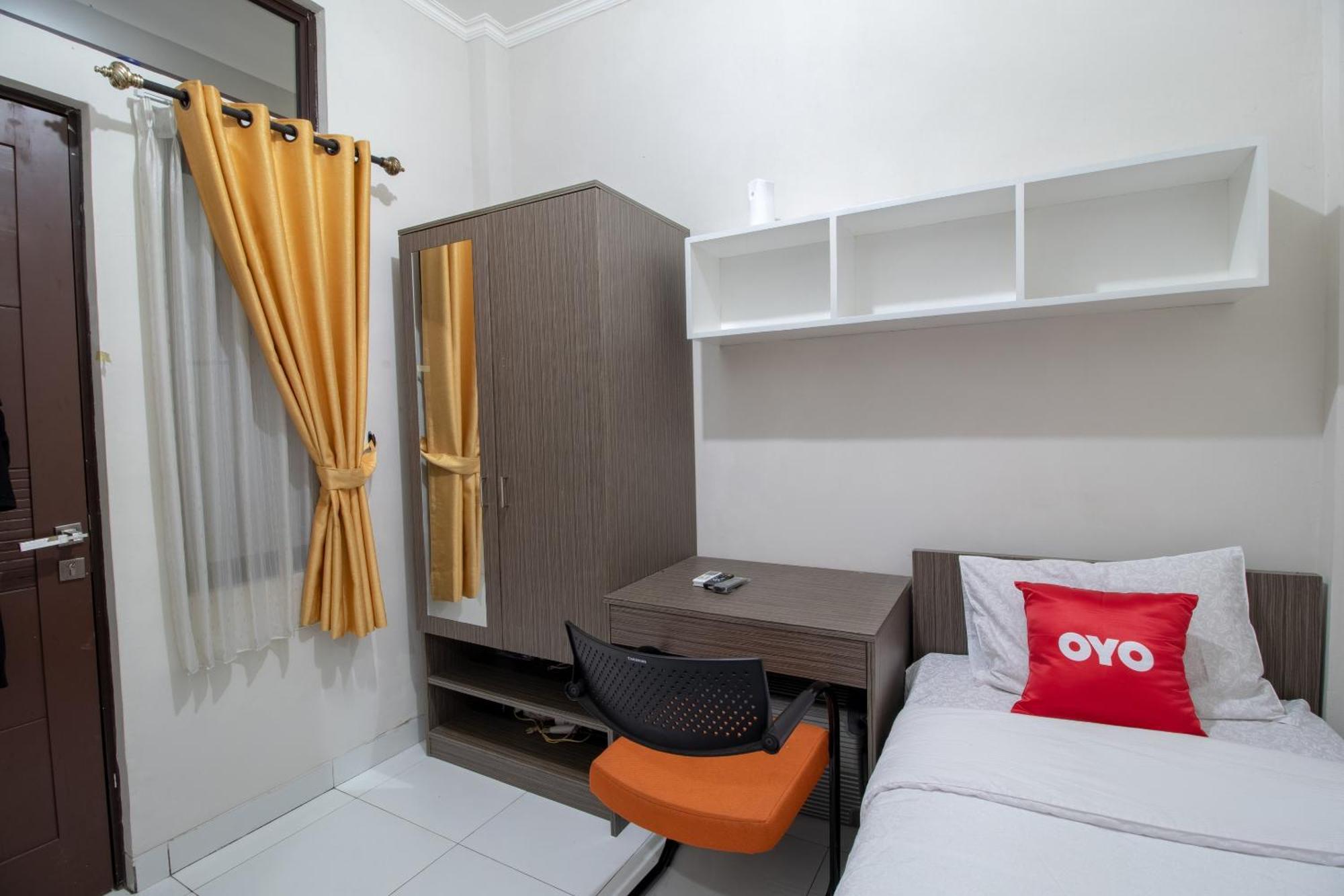 Oyo 3253 Sofia Residence Telukjambe Exterior foto