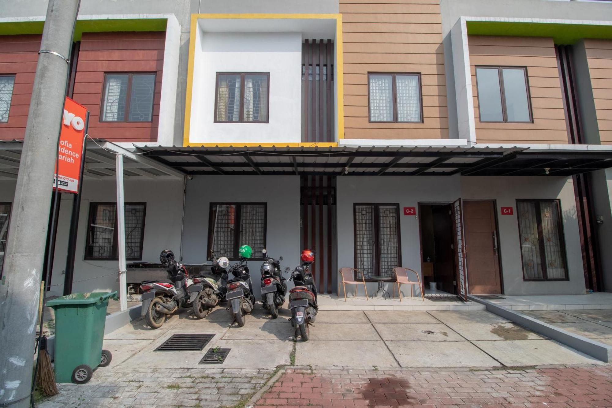 Oyo 3253 Sofia Residence Telukjambe Exterior foto